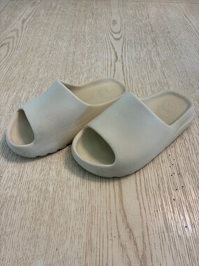 Women’s Adidas Yeezy Slide Sandals (Bone Tan)